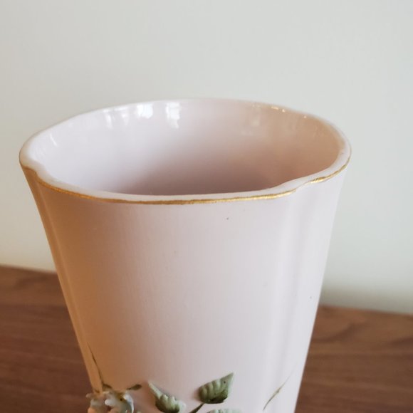 Lefton hand painted light pink 3D Lowers vase - Picture 3 of 6